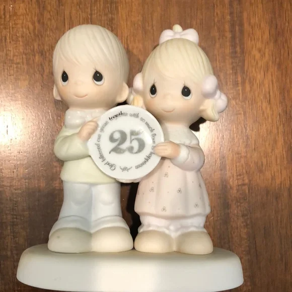 Vintage 1983 Precious Moments Figurine: Enesco E-2854